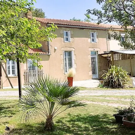 Le Puy Du Fou A 5 Km 4 Personnes * Chambretaud