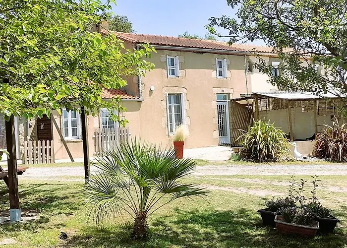 Le Puy Du Fou A 5 Km 4 Personnes * Chambretaud